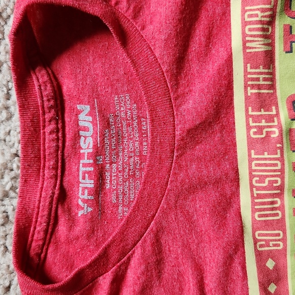 Great red summer T-shirt! - Picture 2 of 3